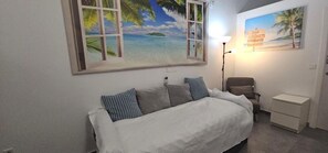 2 bedrooms, iron/ironing board, WiFi