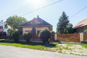 Exterior - Apartment near Lake Balaton for family and friends (Balatonberény)