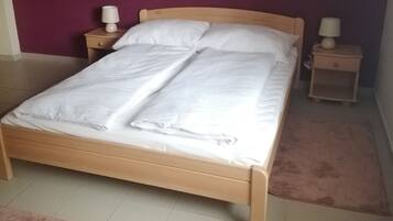 2 bedrooms, iron/ironing board, WiFi, bed sheets
