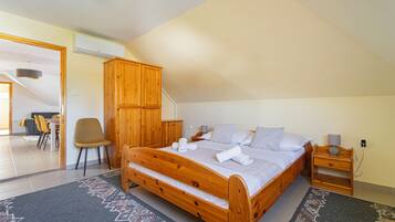 2 bedrooms, iron/ironing board, WiFi, bed sheets