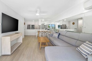 TV - Spinnaker 6 Mooloolaba Beach Apt (Mooloolaba)