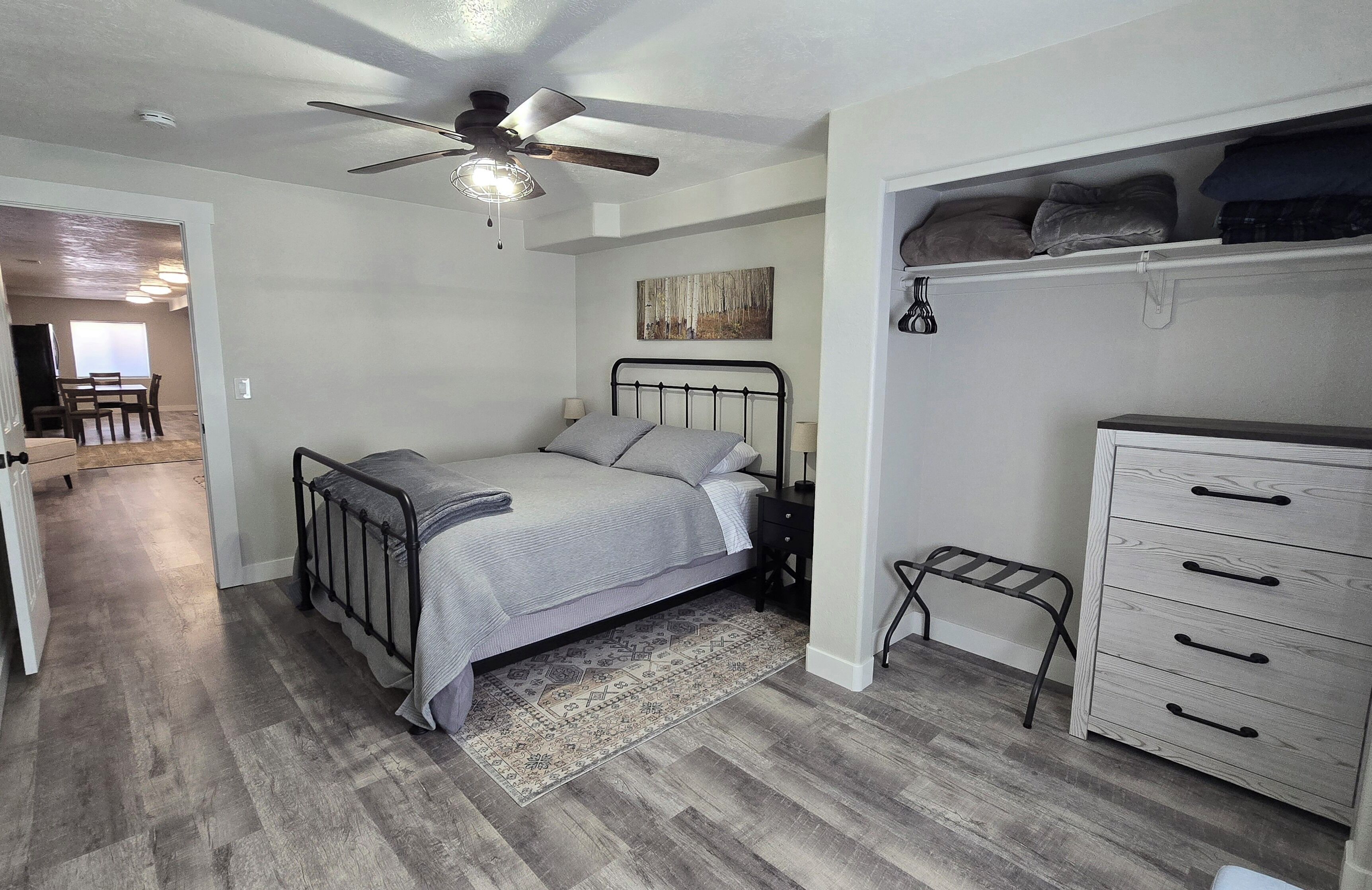 2 habitaciones, tabla de planchar con plancha y wifi gratis 