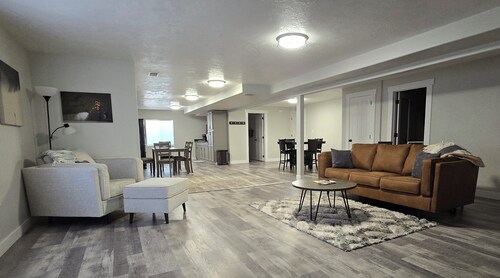 Cedar City, Basement Apartment. Five minutes from the I-15. Pet, family friendly