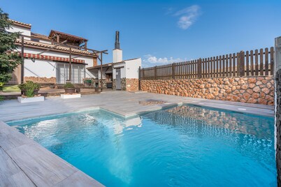 Country House 'Cortijo Pinsapo' with Mountain View, Wi-Fi and Air Conditioning