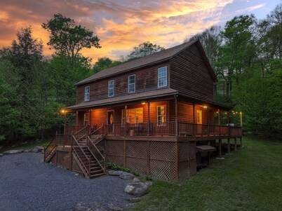 On Sugar Mountain Ski/Hike/Bike, Hot tub, fire pit