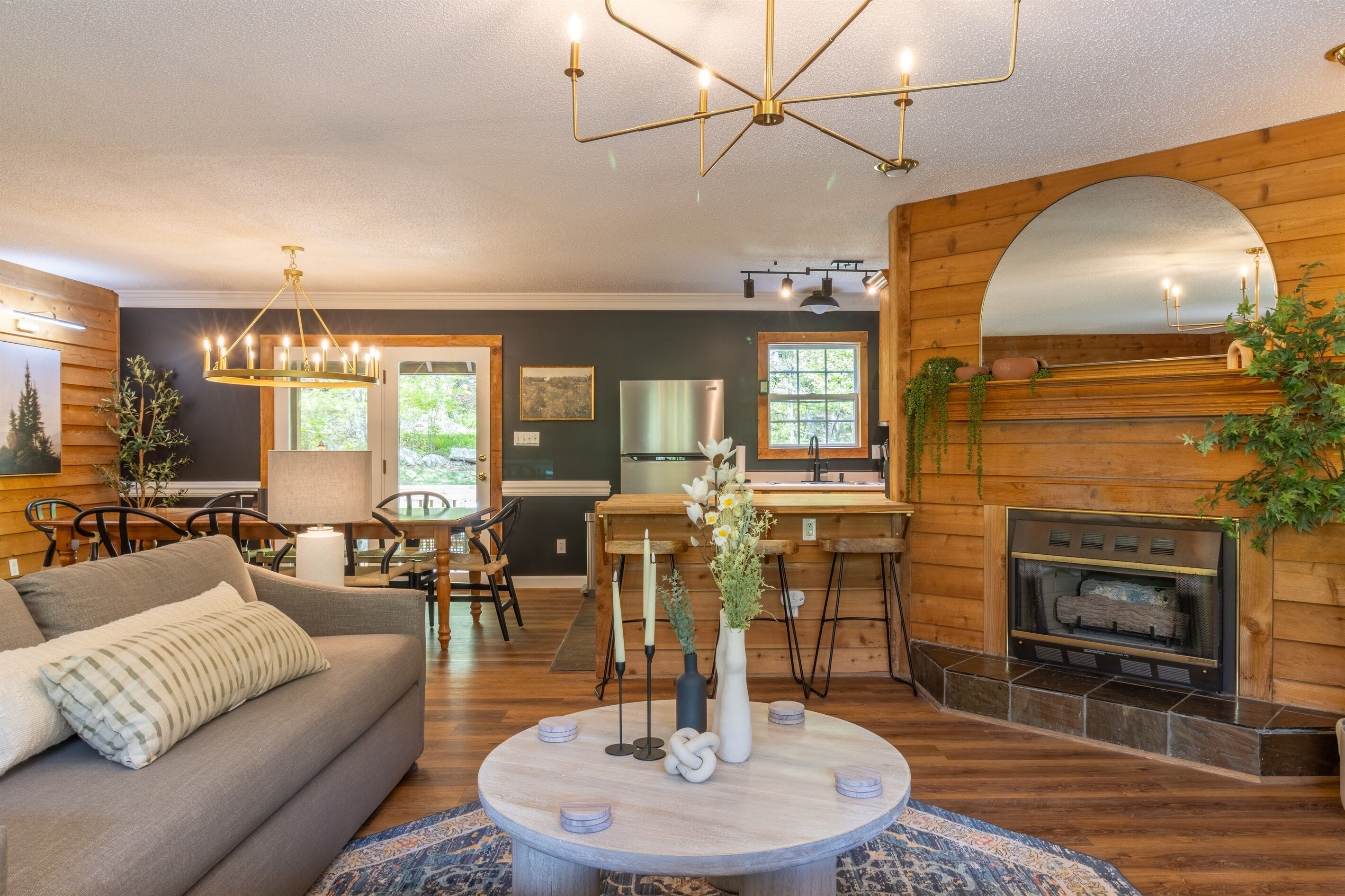 Smart TV, caminetto, videoteca