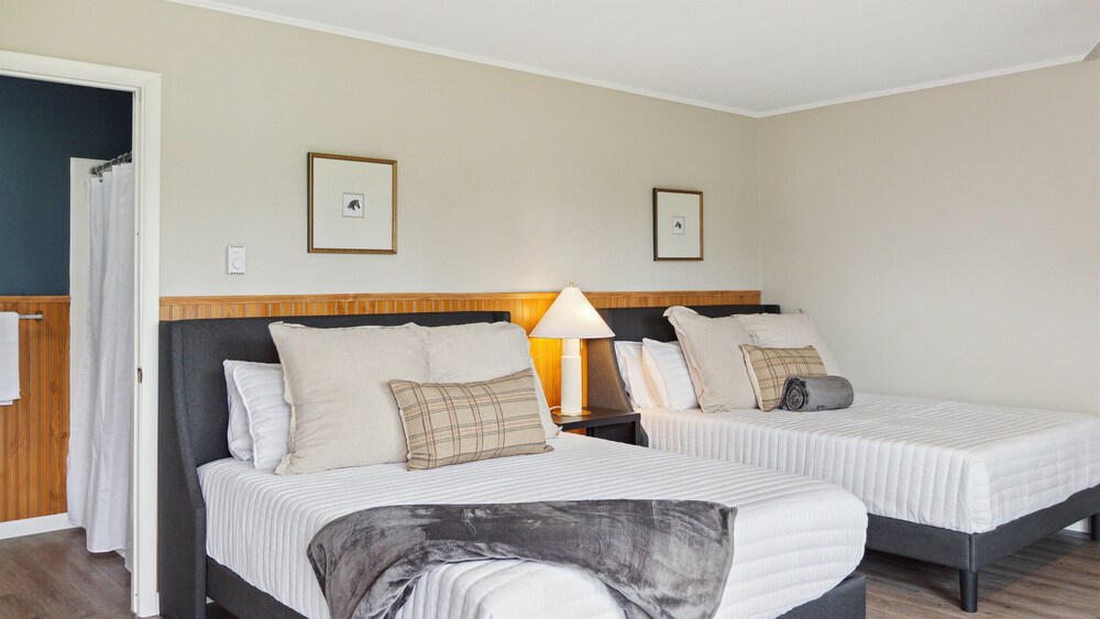 Beachside Bliss Meets Lakeside Tranquility. Your Perfect Getaway Awaits