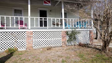 Vista frontal de la propiedad