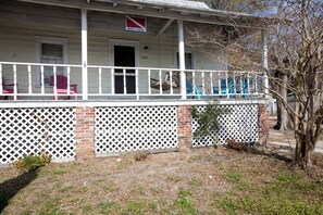 Front of property - Beaufort Harbour Suites West Lodge (Beaufort)