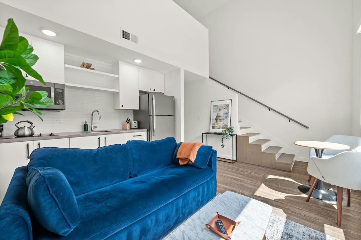 Loft, 1 cama Queen size y sofá cama, vista a la ciudad | 1 habitación, ropa de cama hipoalergénica y muebles diferentes