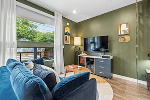 Studio, 1 Queen-Bett und Schlafsofa, Terrasse, Stadtblick | 1 Schlafzimmer, Allergikerbettwaren, individuell eingerichtet