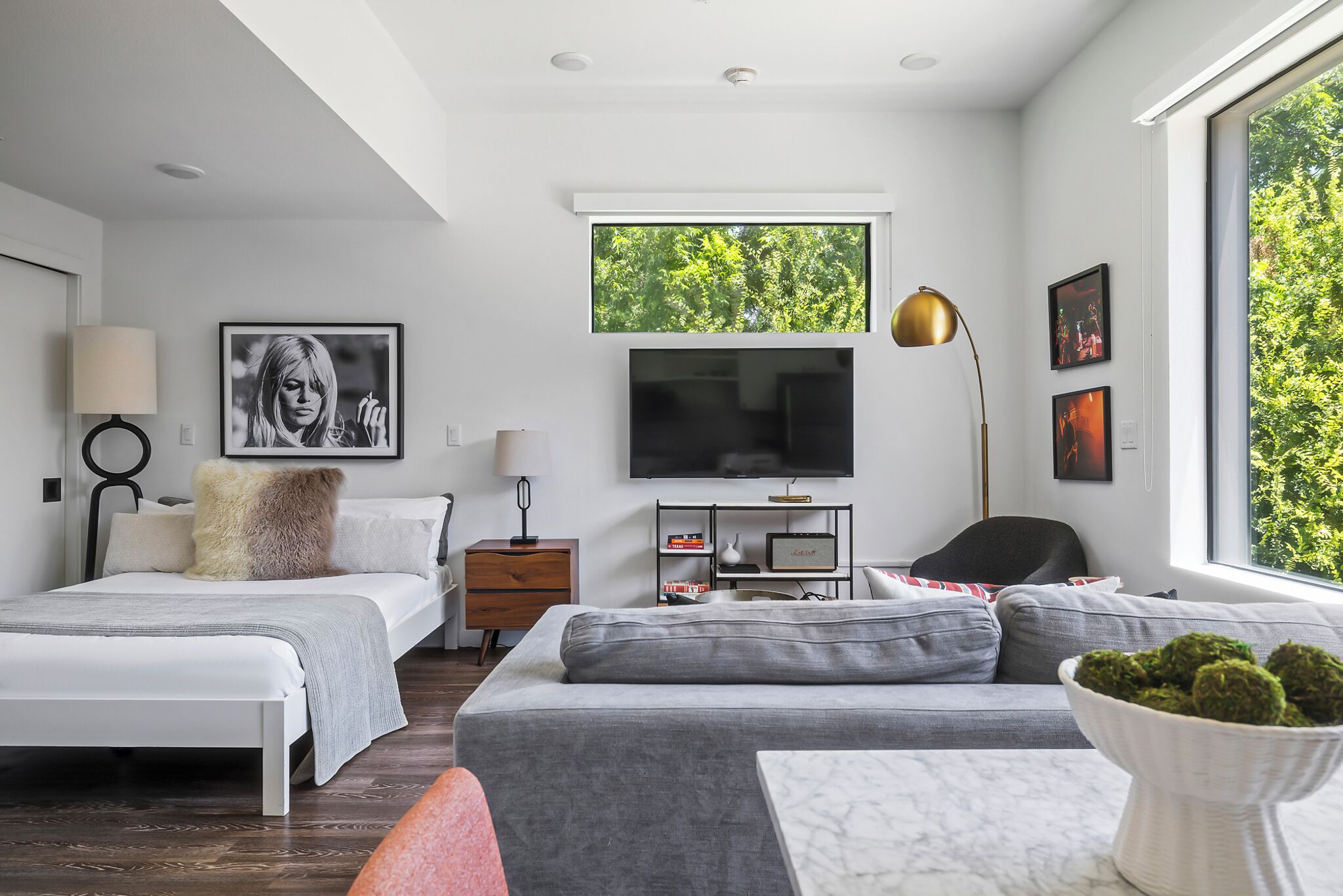 Estudio, 1 cama de matrimonio con sofá cama, vistas a la ciudad | Ropa de cama hipoalergénica, tabla de planchar con plancha, wifi gratis