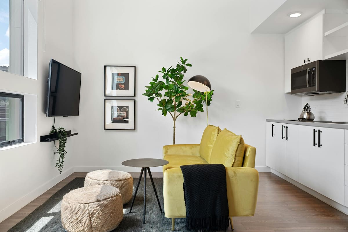 1 habitación, ropa de cama hipoalergénica y muebles diferentes