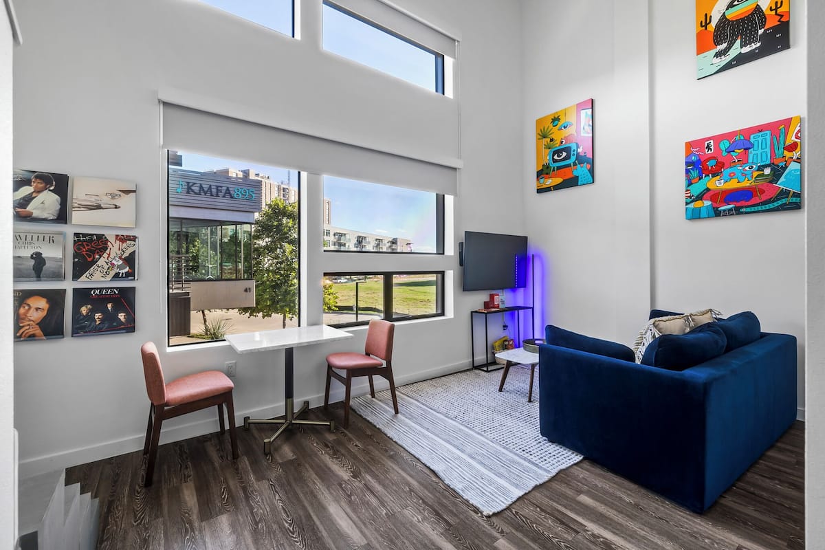 1 habitación, ropa de cama hipoalergénica y muebles diferentes