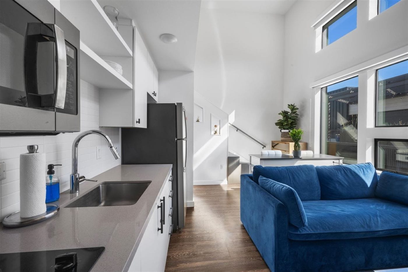 Loft, 1 Queen Bed with Sofa bed, City View | Private kitchenette | Full-size fridge, microwave, stovetop, coffee/tea maker