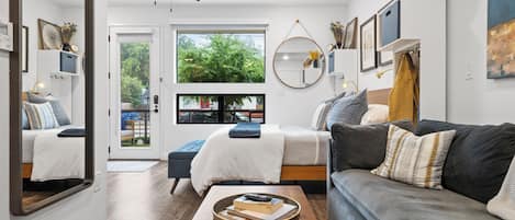 Studio, 1 Queen Bed with Sofa bed, Patio, City View | Hypo-allergenic bedding, individually furnished, iron/ironing board