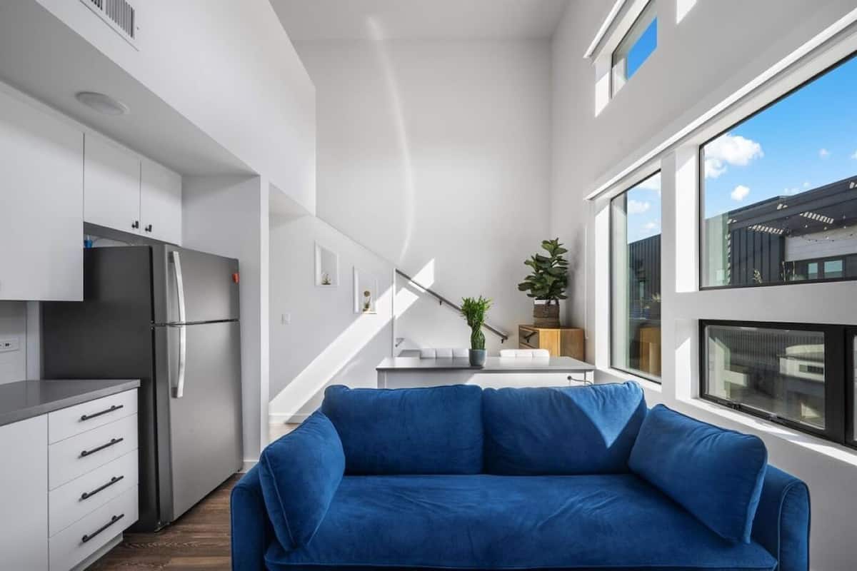 Loft, 1 cama Queen size y sofá cama, vista a la ciudad | 1 habitación, ropa de cama hipoalergénica y muebles diferentes