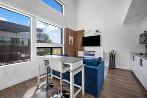 Loft, 1 Queen Bed with Sofa bed, City View | Living area - Holly House (Austin)