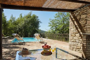 Property grounds - La Sentinella. Chalet on the hills of Assisi with swimming pool and nature park (Assisi)