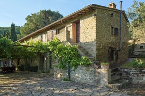 Exterior - La Sentinella. Chalet on the hills of Assisi with swimming pool and nature park (Assisi)