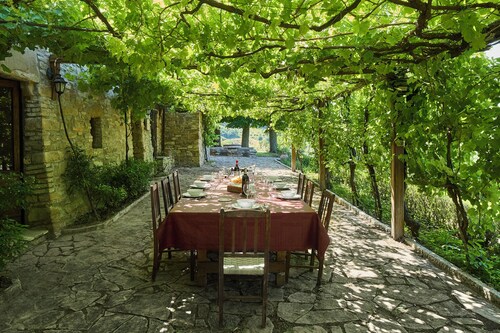 La Sentinella. Bauernhaus in den Hügeln von Assisi mit Schwimmbad und Park