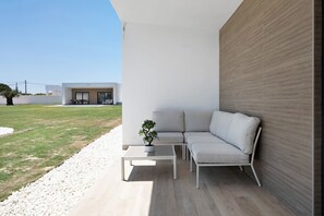 Terrace/patio - Holiday Home 'Preciosa Para 16C' with Private Pool, Wi-Fi and Air Conditioning (Chiclana de la Frontera)