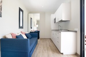 TV - Holiday Home 'Preciosa Para 16C' with Private Pool, Wi-Fi and Air Conditioning (Chiclana de la Frontera)