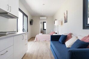 4 bedrooms, free WiFi, bed sheets - Beautiful Villa for 12 Guests – Adults Only (25+) with Private Pool, Wi-Fi & Air Conditioning (Chiclana de la Frontera)