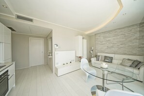 Huoneisto, järvinäköala | Yksityinen keittiö | Vedenkeitin