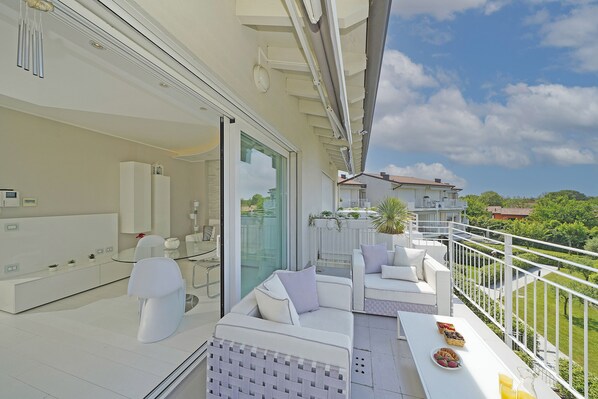 Terrace/patio - La Castellana C89 by Wonderful Italy (Sirmione)