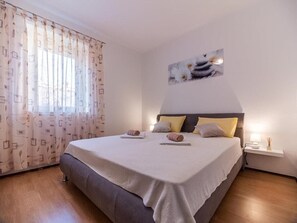 2 slaapkamers, een strijkplank/strijkijzer, wifi, beddengoed