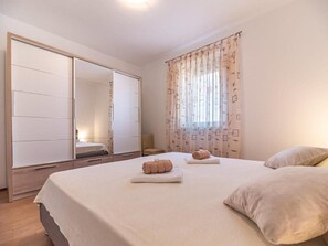 2 bedrooms, iron/ironing board, WiFi, bed sheets - Apartment Stella in center of Medulin for 6 person. (Medulin)