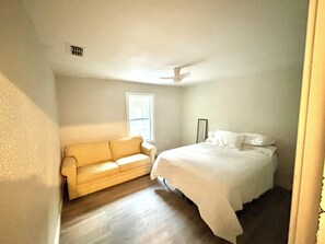 2 bedrooms, iron/ironing board, free WiFi, bed sheets