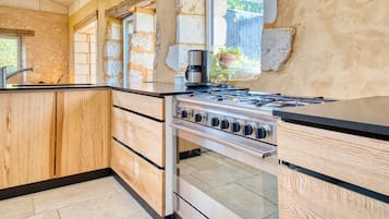 Réfrigérateur, four, plaque de cuisson, lave-vaisselle