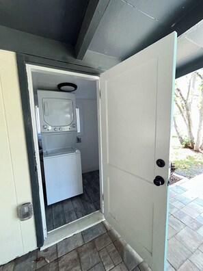 Property grounds - Cozy Modern 3/2 Near Macdill AFB (Tampa)