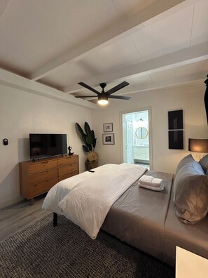 3 bedrooms, iron/ironing board, WiFi, bed sheets - Cozy Modern 3/2 Near Macdill AFB (Tampa)