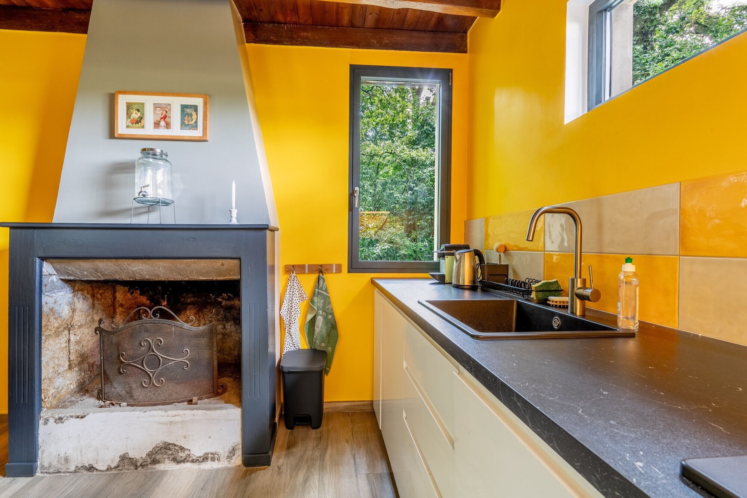 Jääkaappi, uuni, liesi, astianpesukone