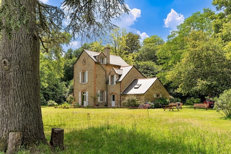 Exterior. Forest Cottage 'Maison forestière Pleine Nature Kerdary' with Private Terrace, Garden & Wi-Fi