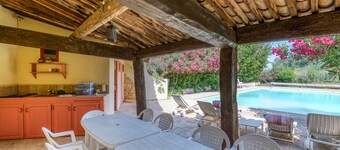 Apartment 'Camoin' with Private Pool, Wi-Fi and Air Conditioning