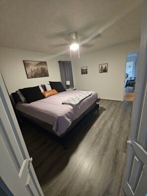 3 quartos, ferros/tábuas de passar roupa, Wi-Fi, roupa de cama