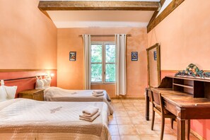 4 camere, ferro/asse da stiro, Wi-Fi gratuito, lenzuola