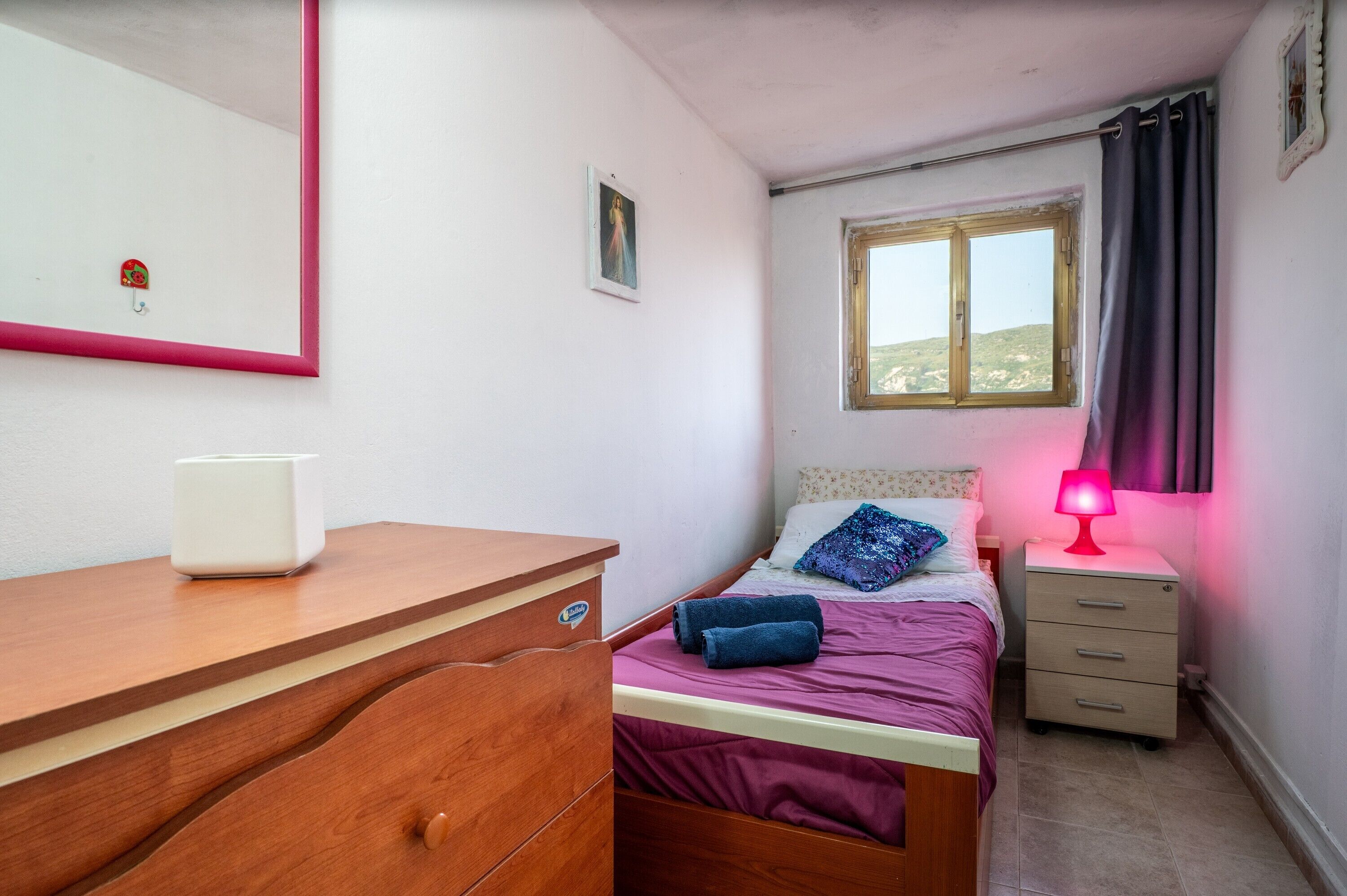 3 habitaciones, tabla de planchar con plancha y wifi gratis 