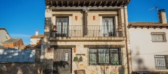 Country House 'El Mirador De La Pinilla' with Mountain View, Private Garden and Wi-Fi