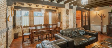 TV, fireplace, DVD player