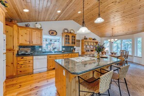 Interior - Tahoe Vista by Avantstay Central Location + Patio (Tahoe Vista)