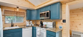 The Rustic Cottage by Avantstay Hot Tub, Fire Pit, Pool Table 5mins to Town