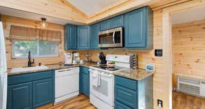 The Rustic Cottage by Avantstay Hot Tub, Fire Pit, Pool Table 5mins to Town