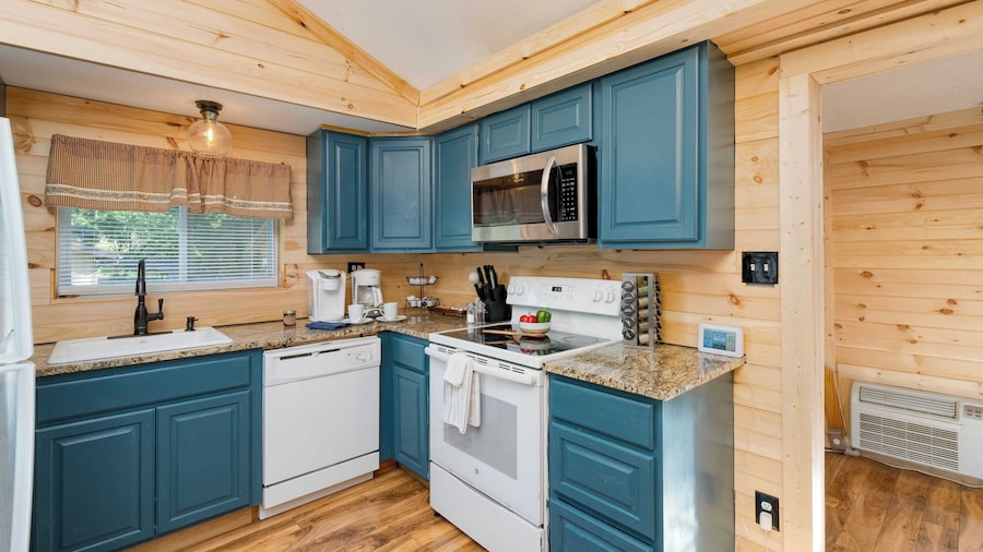 The Rustic Cottage by Avantstay Hot Tub, Fire Pit, Pool Table 5mins to Town