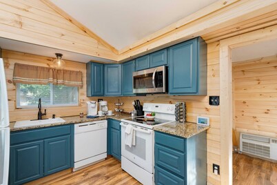 The Rustic Cottage by Avantstay Hot Tub, Fire Pit, Pool Table 5mins to Town