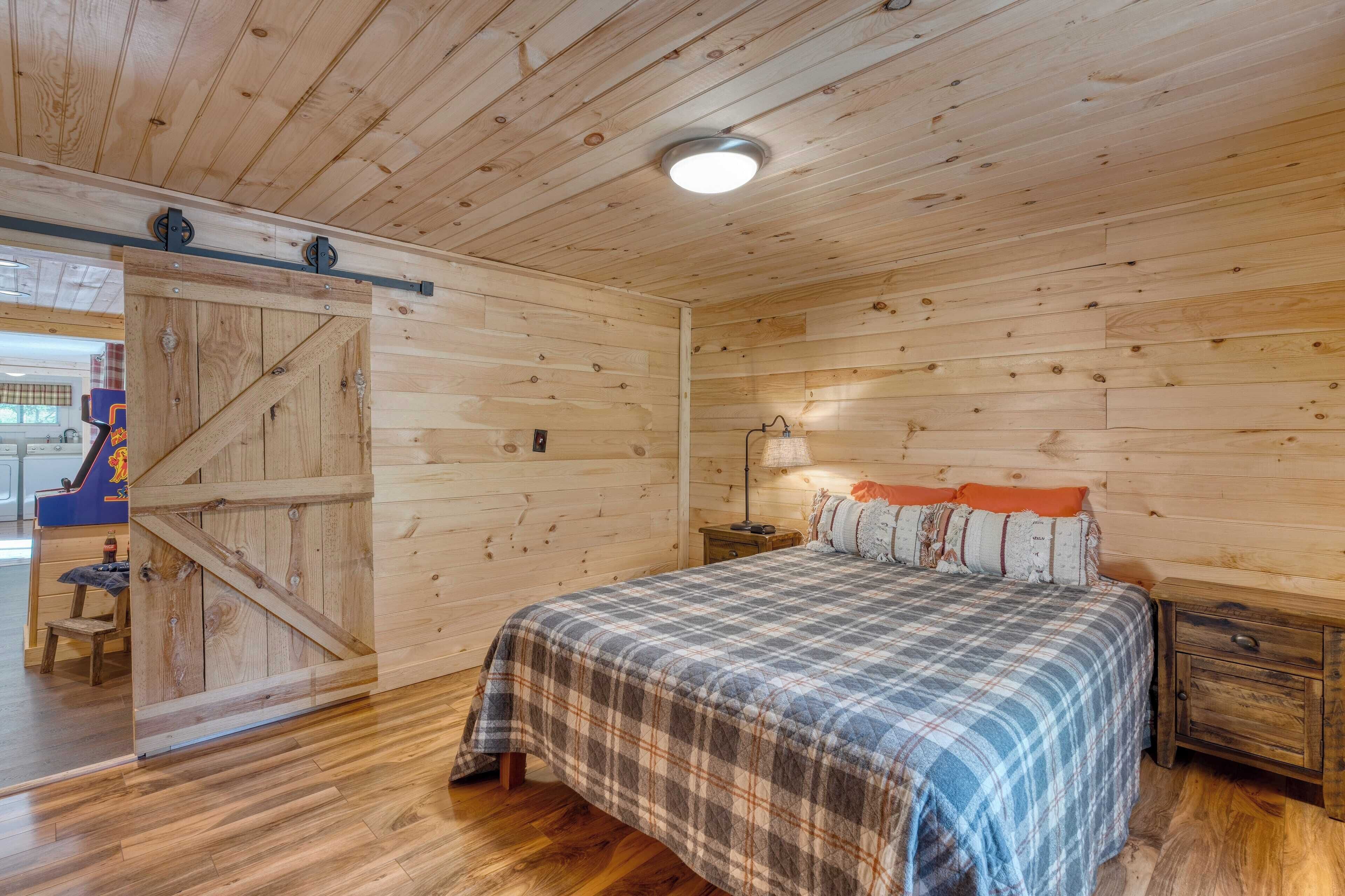 House (4 Bedrooms) | 4 bedrooms, bed sheets